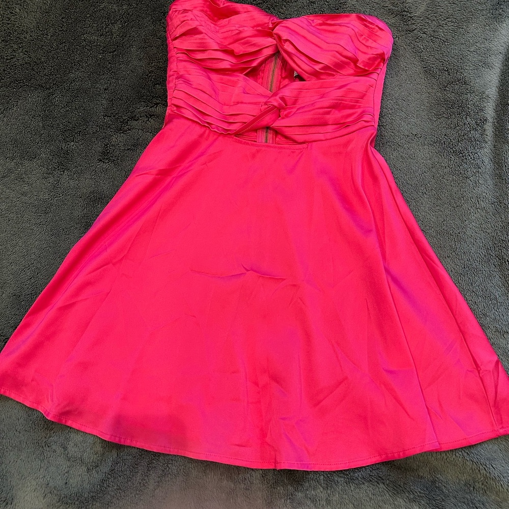 Elegant Strapless Fuchsia Dress